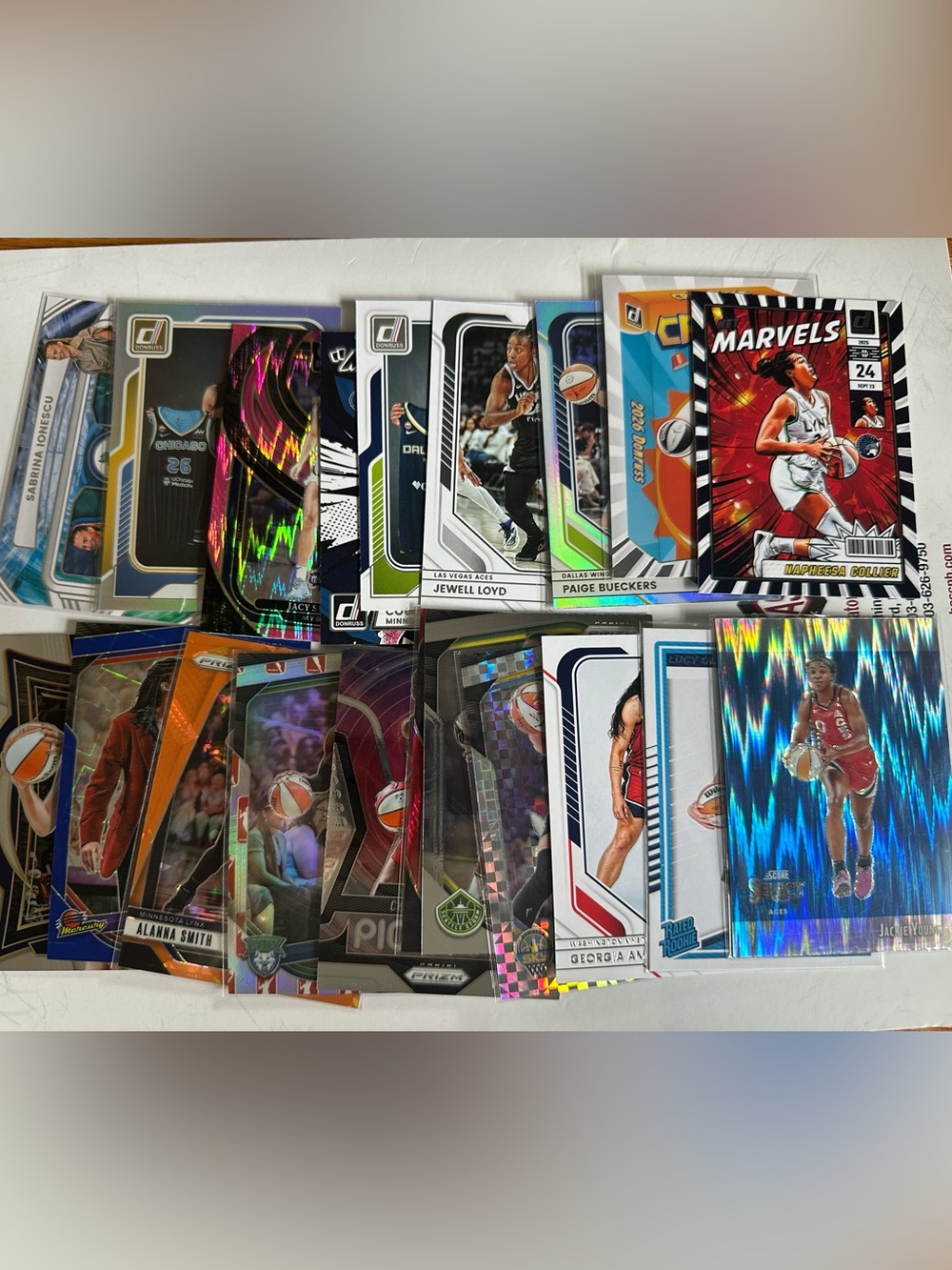 Random lot of 20 WNBA Trading Card Assortment - Blue, Green, Pink